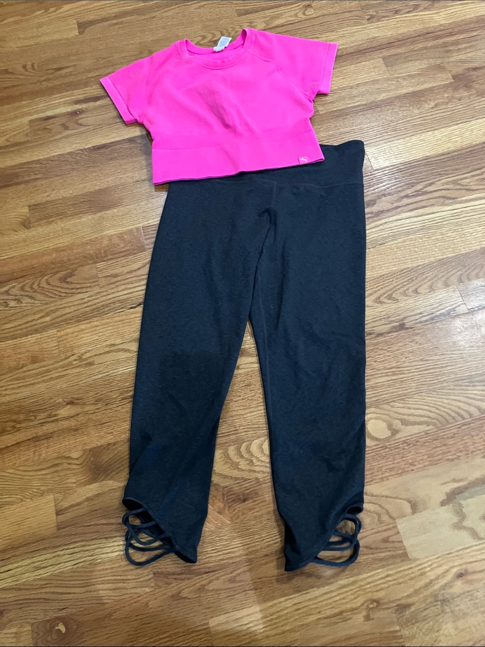 JoyLab Pink Crop Top & Black Capri Leggings Set Sz S EUC